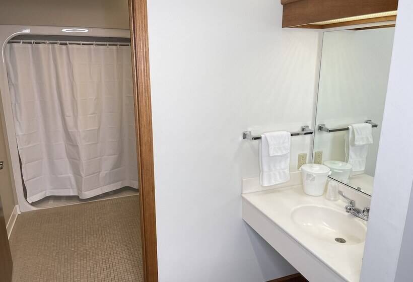 فندق Farmstead Inn And Conference Center