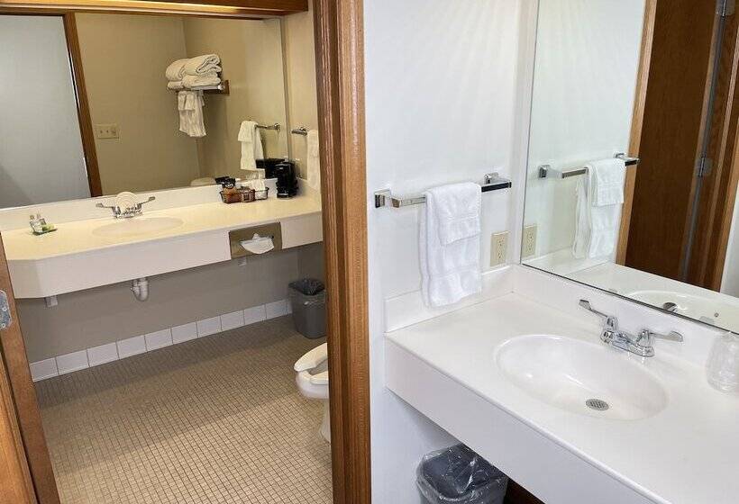 فندق Farmstead Inn And Conference Center