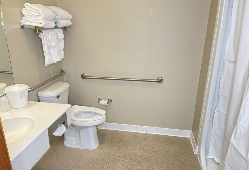 فندق Farmstead Inn And Conference Center