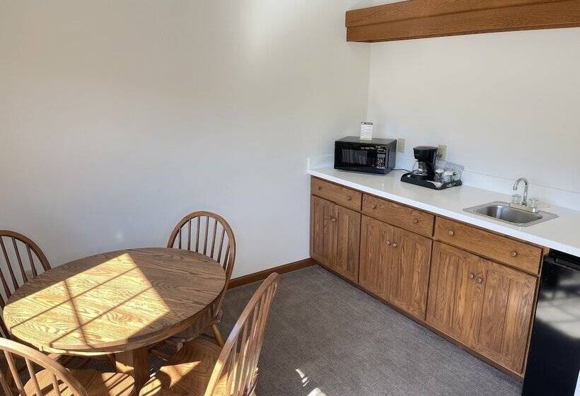 فندق Farmstead Inn And Conference Center