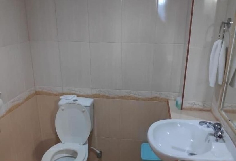 בית מלון כפרי Flora Place