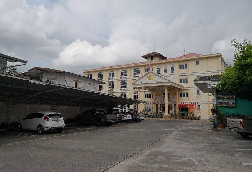 בית מלון כפרי Phadaeng