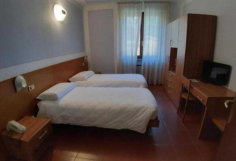 בית מלון כפרי Ristorante Centrale