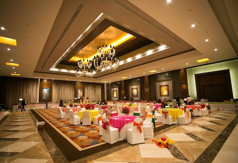 酒店 Sheraton Grand Palace Indore