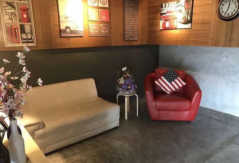 ホテル Takuapa Station