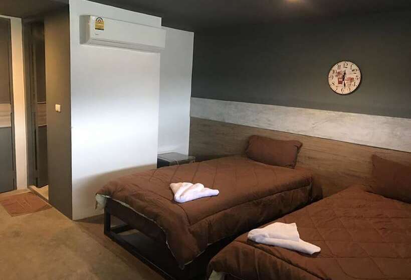 ホテル Takuapa Station