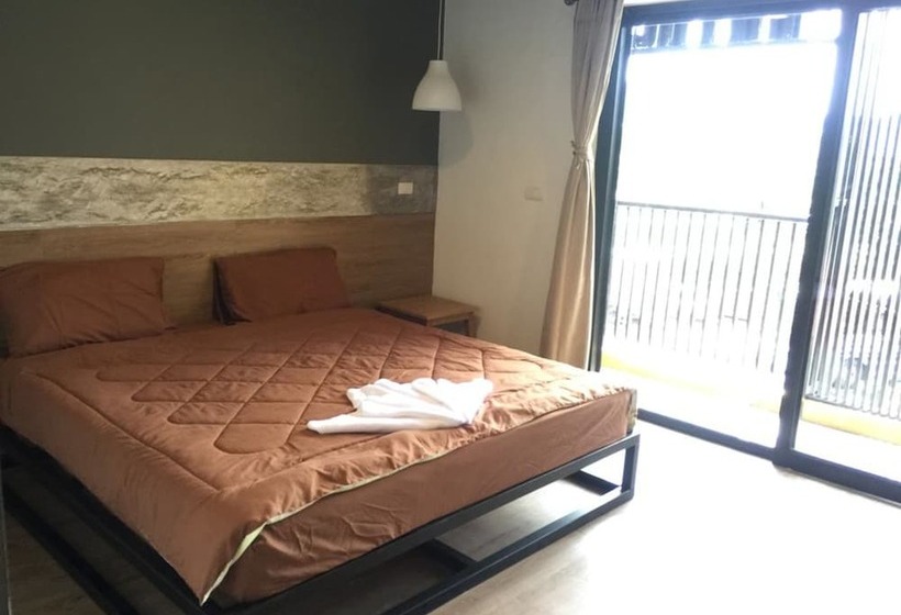 ホテル Takuapa Station