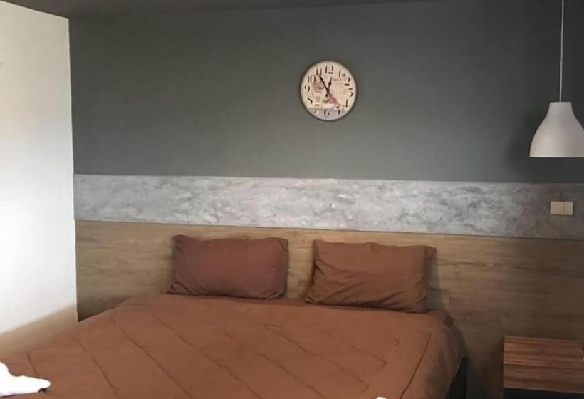 ホテル Takuapa Station