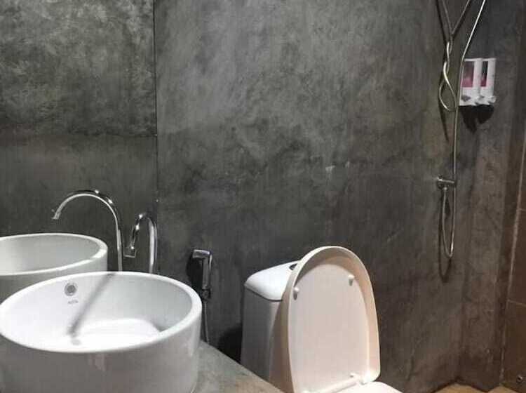 ホテル Takuapa Station