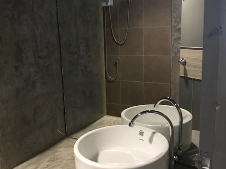 ホテル Takuapa Station