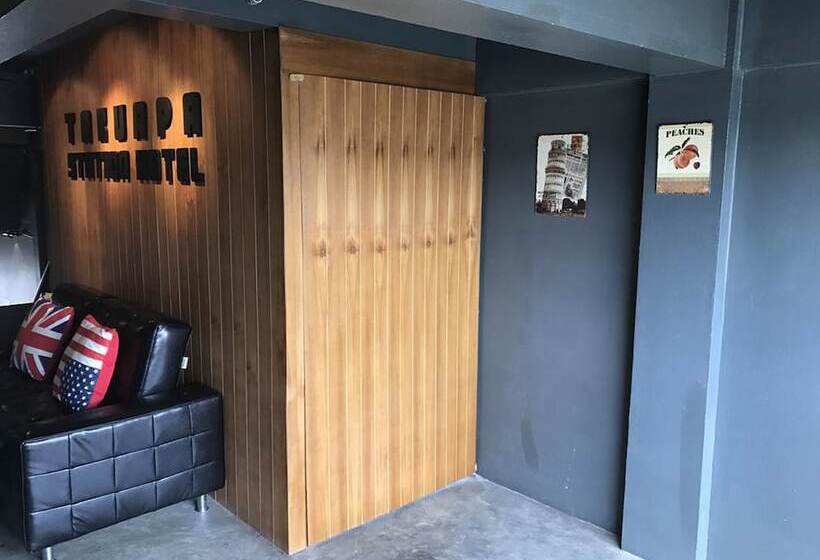 ホテル Takuapa Station