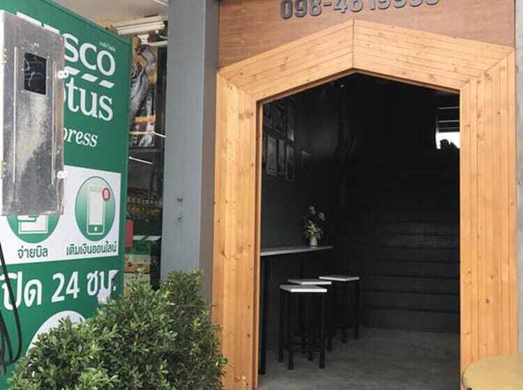 ホテル Takuapa Station