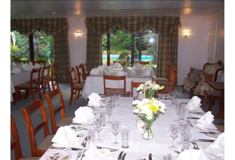 Отель The Pines