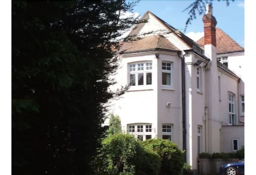 בית מלון כפרי The Pines