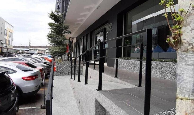 בית מלון כפרי The Square