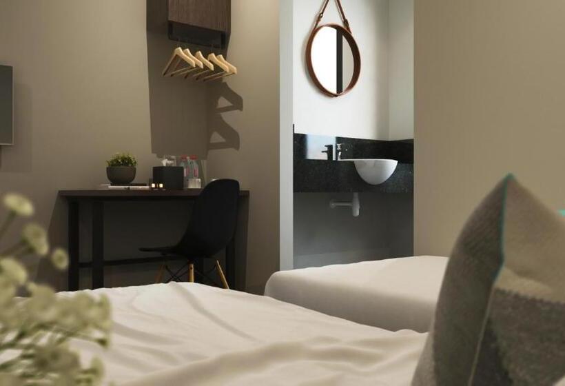 בית מלון כפרי The Square