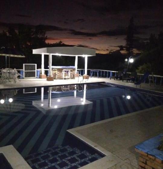 هتل Villa Luzandi