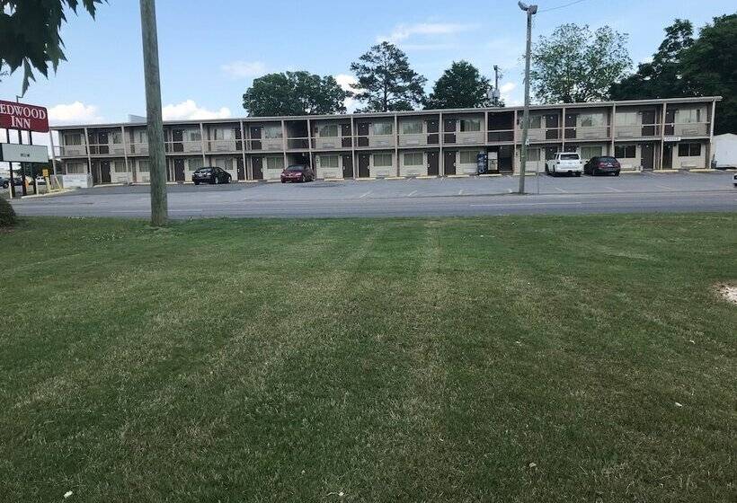 مُتل Redwood Inn