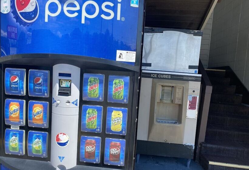 مُتل Redwood Inn