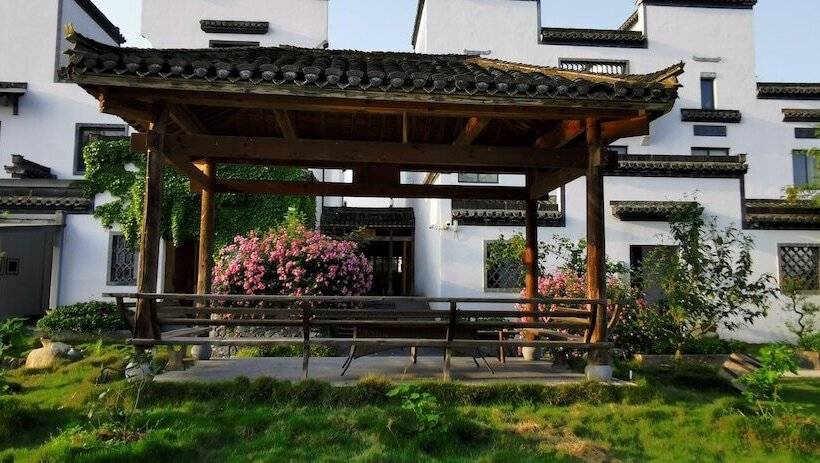 استراحتگاه Huangshan Huizhou Creek Villa