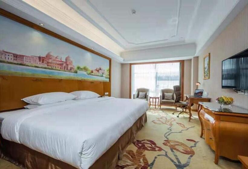Vienna International Hotel Xinyang Yangshan New District