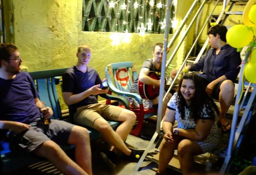 Yellow House Hostel Huizhou West Lake