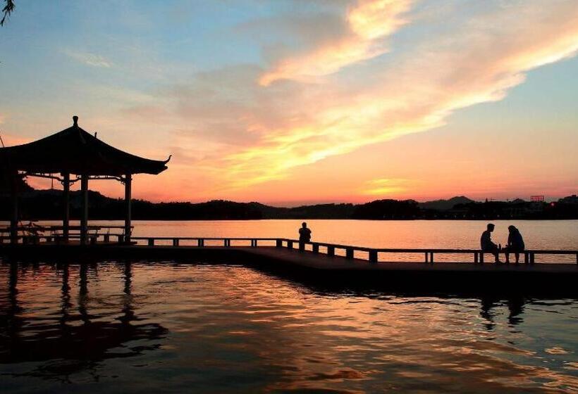 Yellow House Hostel Huizhou West Lake