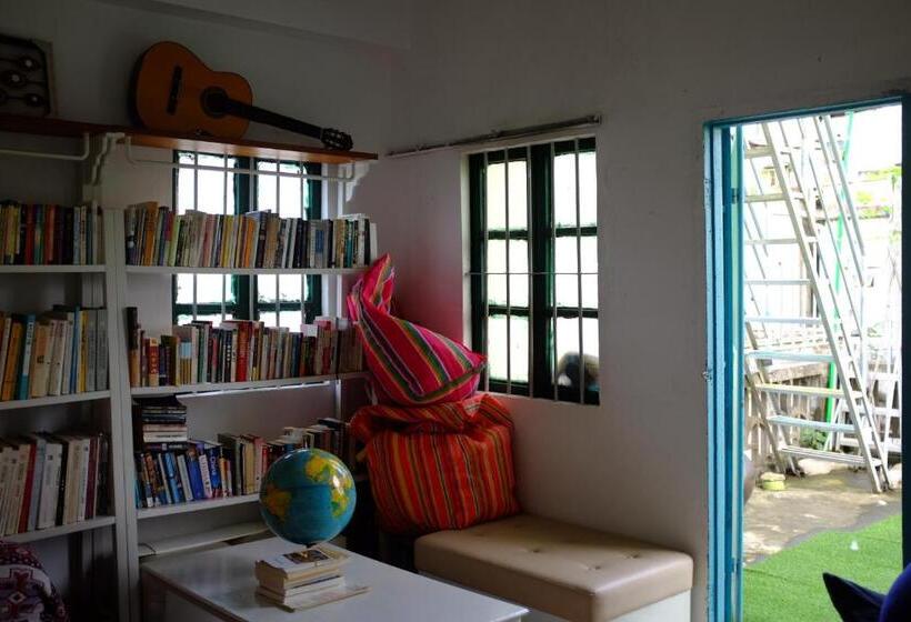 Yellow House Hostel Huizhou West Lake