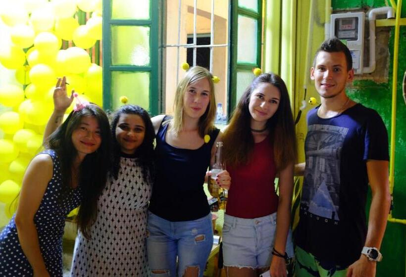 Yellow House Hostel Huizhou West Lake