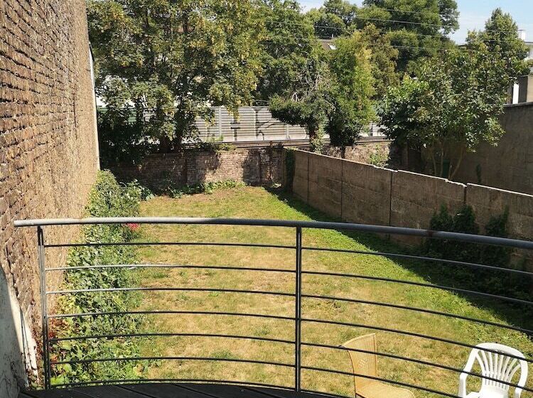 A&s Hostel Bonnerstr. 64