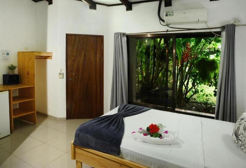 ユースホステル Wide Mouth Frog Quepos