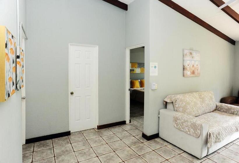 ユースホステル Wide Mouth Frog Quepos