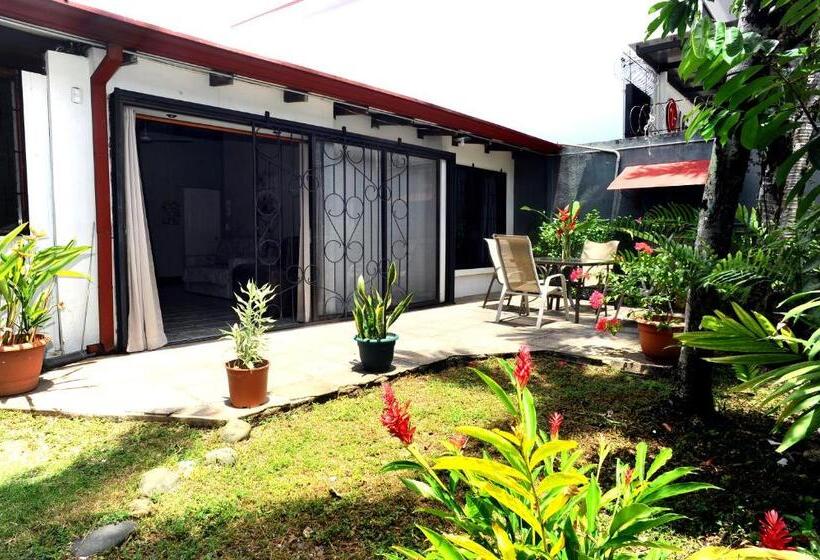 ユースホステル Wide Mouth Frog Quepos