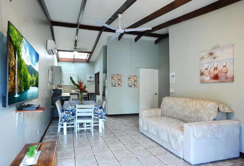 ユースホステル Wide Mouth Frog Quepos