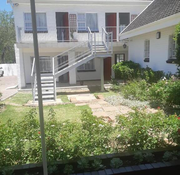 تختخواب و صبحانه Mentor Guest House