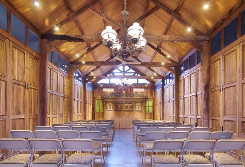 Desa Alamanis Resort Villa