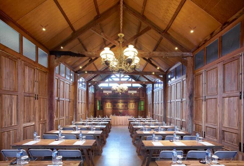 Desa Alamanis Resort Villa