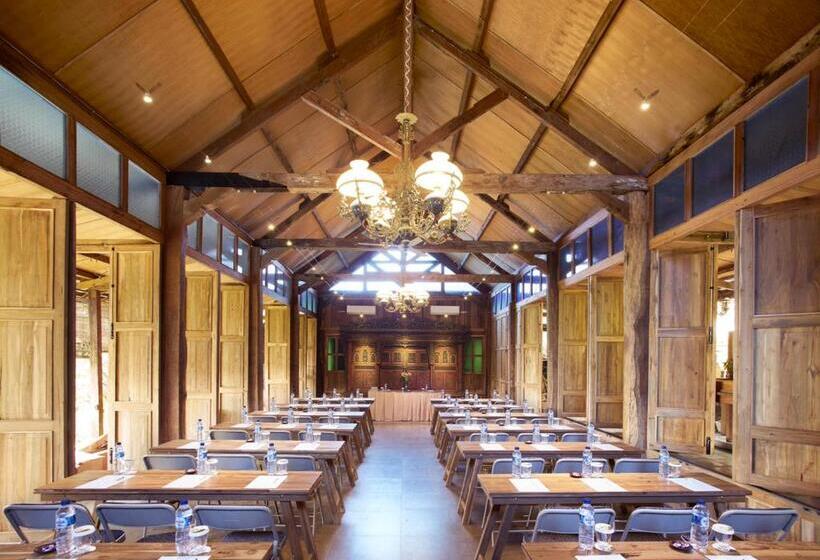 Desa Alamanis Resort Villa