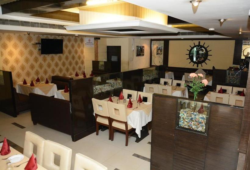 ホテル Ajuba Residency