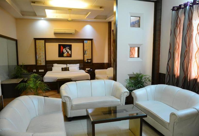 ホテル Ajuba Residency