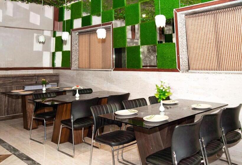 בית מלון כפרי Ambassador