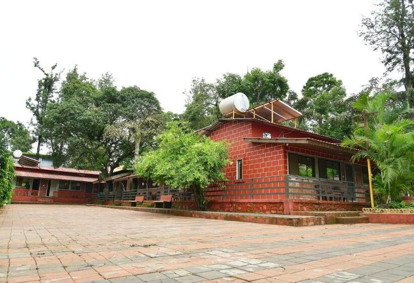 בית מלון כפרי Ambassador