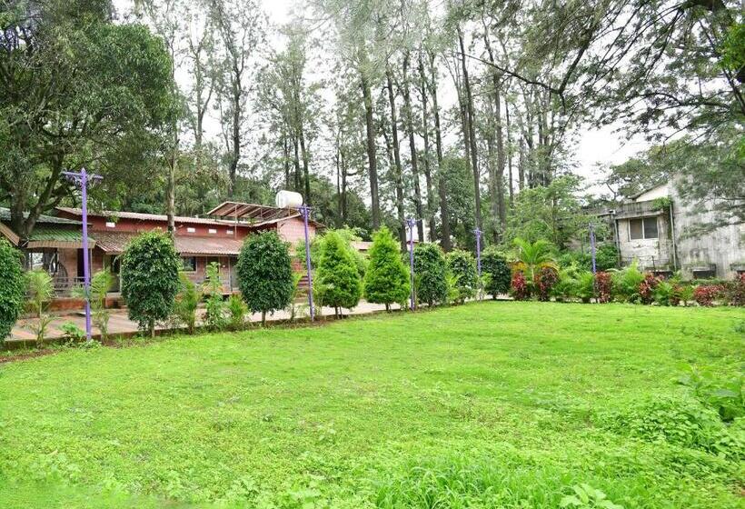 בית מלון כפרי Ambassador