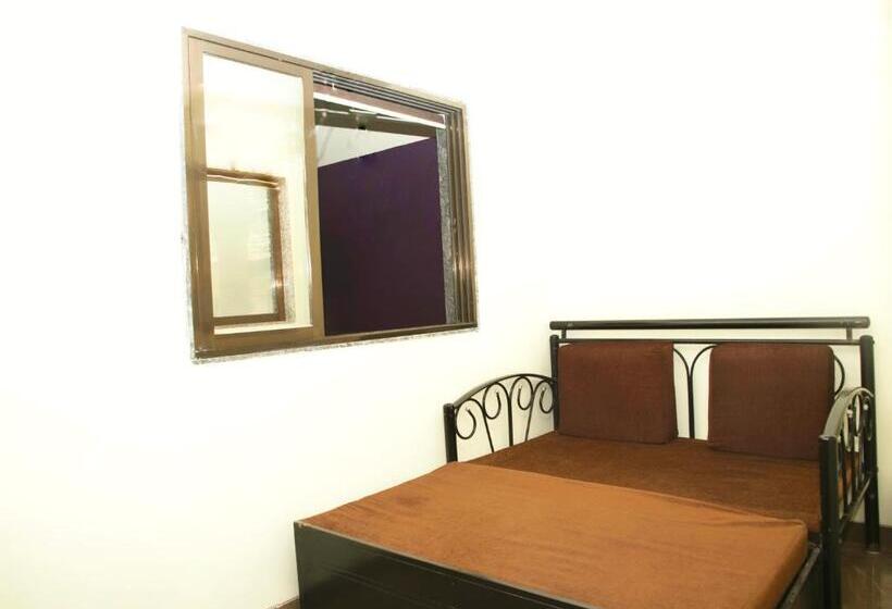 בית מלון כפרי Ambassador