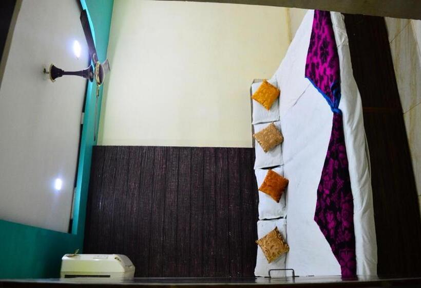 فندق Bholenath Palace Infront Of Mahakal Temple