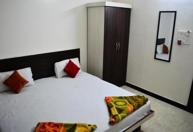 فندق Bholenath Palace Infront Of Mahakal Temple