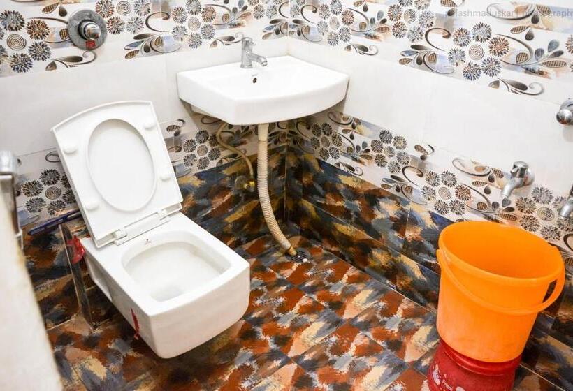 فندق Bholenath Palace Infront Of Mahakal Temple