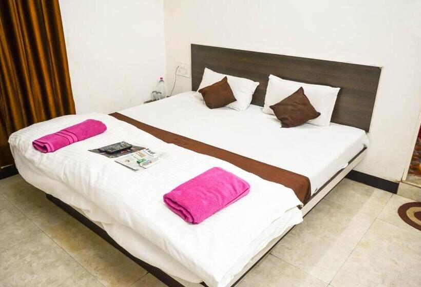 فندق Bholenath Palace Infront Of Mahakal Temple