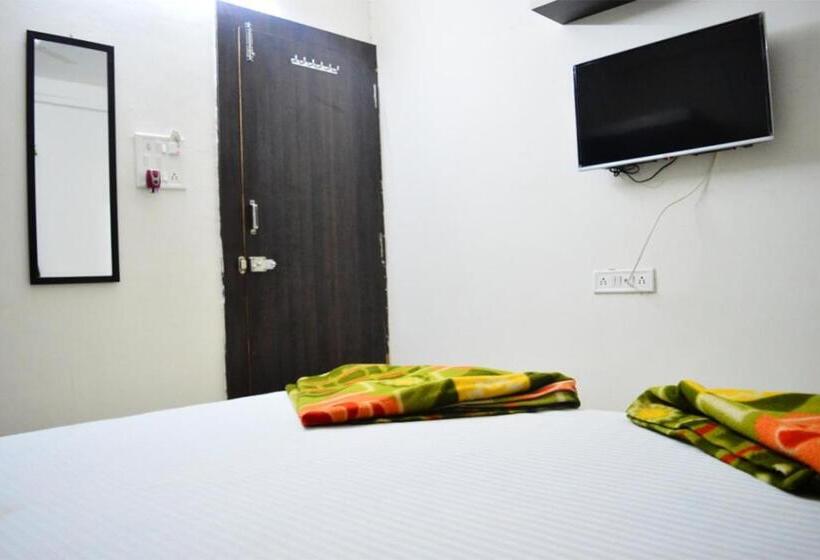 فندق Bholenath Palace Infront Of Mahakal Temple