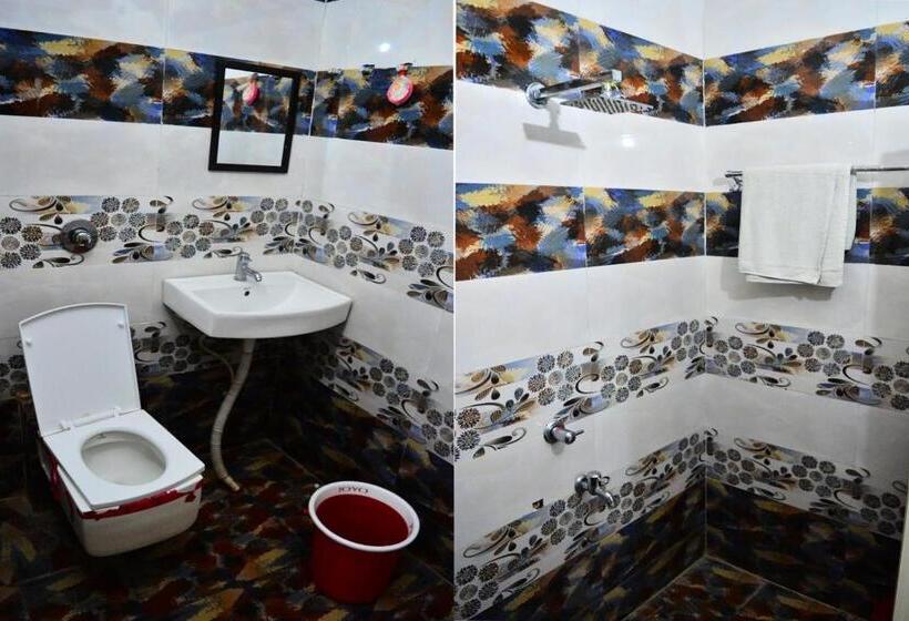 فندق Bholenath Palace Infront Of Mahakal Temple